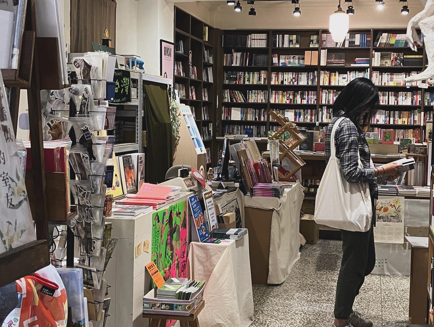 三餘書店店內樣貌二。（照片／三餘書店臉書提供）